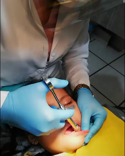 Opiniones de KatyDental Consultorio Odontológico en Santo Domingo de los Colorados - Médico