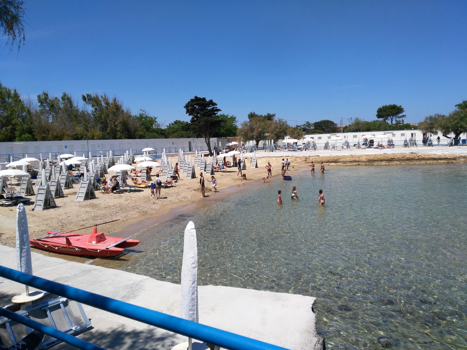 Foto van Police beach-Resort met helder fijn zand oppervlakte