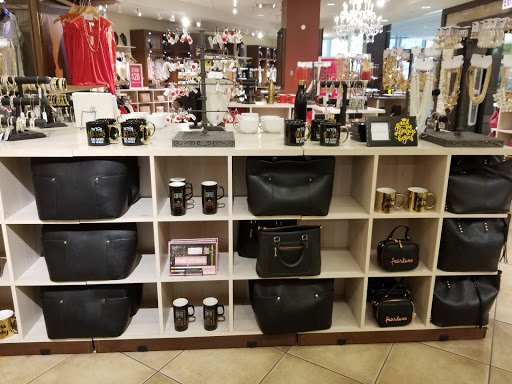 Shopping Mall «The Shops at North Bridge», reviews and photos, 520 N Michigan Ave, Chicago, IL 60611, USA