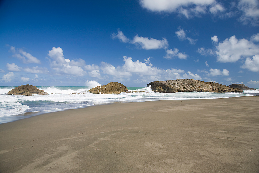 Foto av Playa La Esperanza med turkosa vatten yta