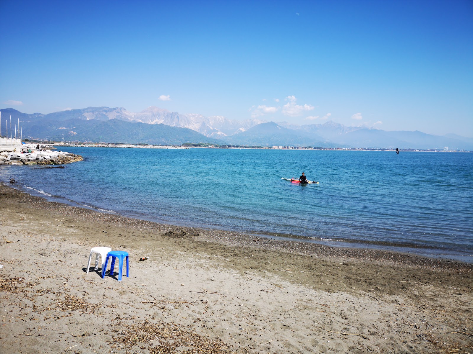 Valokuva Spiaggia della Sanitaista. pinnalla sininen vesi:n kanssa