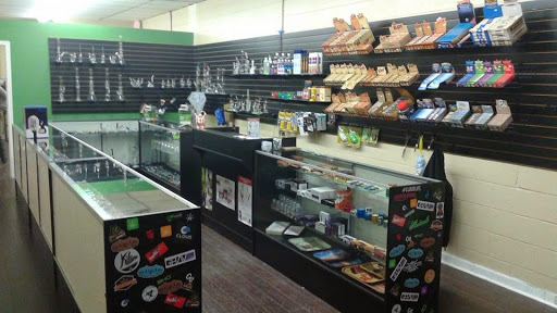 Tobacco Shop «Heights Head Smoke Shop», reviews and photos, 6412 N Main St b, Houston, TX 77009, USA