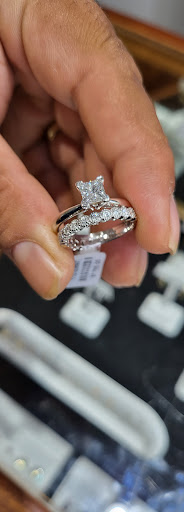 Shopping Mall «Seminole Square Shopping Center», reviews and photos, 200 Zan Rd, Charlottesville, VA 22901, USA