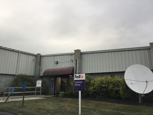 Shipping and Mailing Service «FedEx Ship Center», reviews and photos, 3605 Concorde Dr, Vandalia, OH 45377, USA