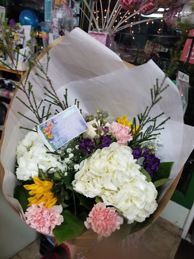 Magdas Flowers image