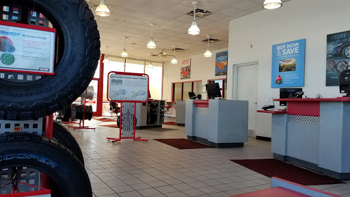Tire Shop «Discount Tire Store - Woodhaven, MI», reviews and photos, 22160 Allen Rd, Woodhaven, MI 48183, USA