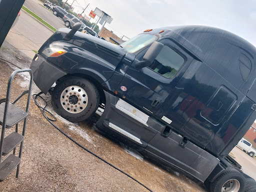 McHenry Car Wash & Detailing en Fort Worth