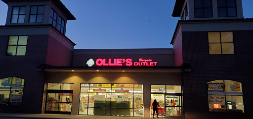 Shopping Mall «Cary Village Square Shopping Center», reviews and photos, 657 Cary Towne Blvd, Cary, NC 27511, USA