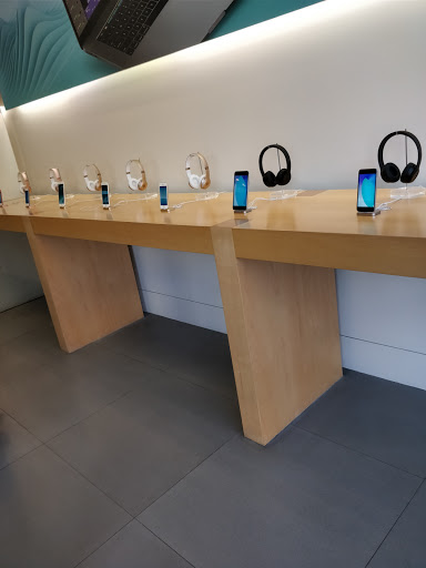 Computer Store «Apple Simi Valley», reviews and photos, 1555 Simi Town Center Way, Simi Valley, CA 93065, USA