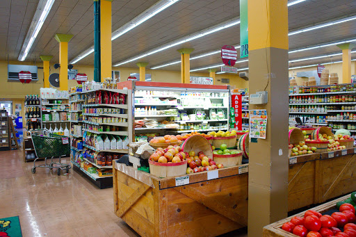 Grocery Store «Harvest Fresh Grocery & Deli», reviews and photos, 251 NE 3rd St, McMinnville, OR 97128, USA