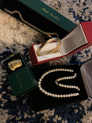 Jewelry Store «Studio Jewelers», reviews and photos, 2240 Bartow Ave, Bronx, NY 10475, USA