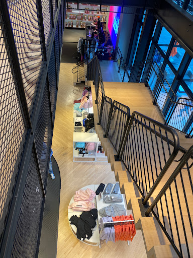 Clothing Store «Nike Lenox», reviews and photos, 3393 Peachtree Rd, Atlanta, GA 30326, USA