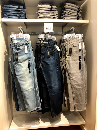 Clothing Store «Banana Republic Factory Store», reviews and photos, 407 N Alafaya Trail, Orlando, FL 32828, USA