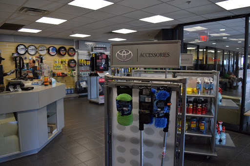 Toyota Dealer «DARCARS 355 Toyota Rockville», reviews and photos, 15625 Frederick Rd, Rockville, MD 20855, USA