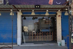 مطعم شارع 30 سناك image