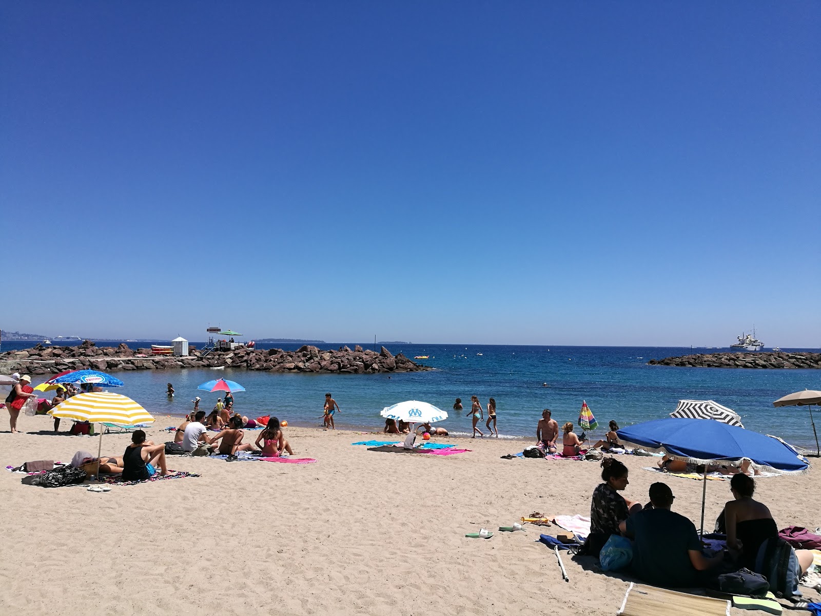 Foto de Praia de Rague com água cristalina superfície