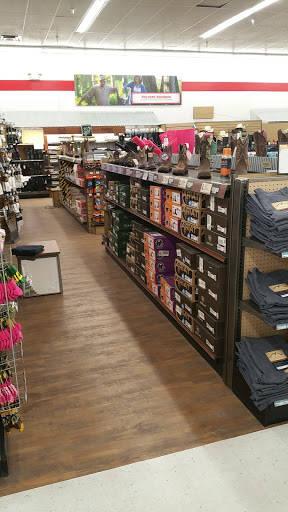 Home Improvement Store «Tractor Supply Co.», reviews and photos, 4377 Genesee Valley Plaza Rd, Geneseo, NY 14454, USA