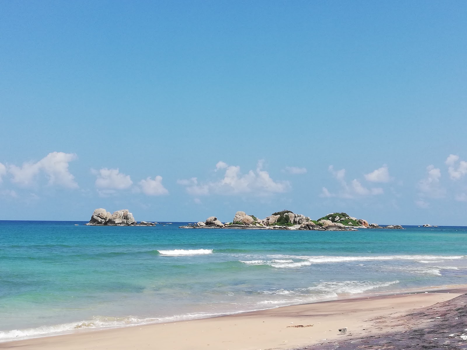 Foto von Lanka Patuna Beach mit langer gerader strand