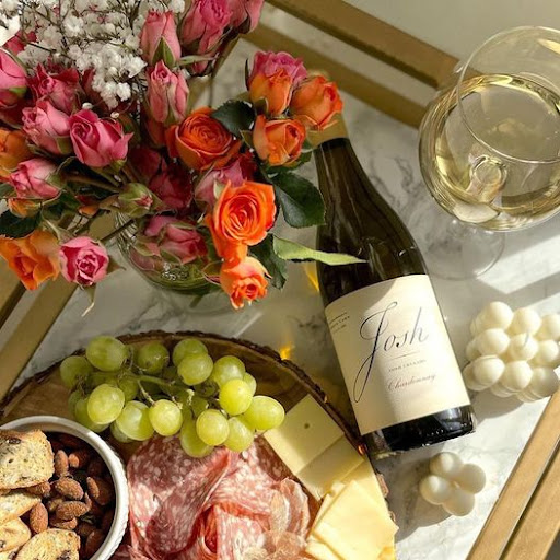 Liquor Store «Whitehouse Liquor & Wine», reviews and photos, 650 Hylan Dr, Rochester, NY 14623, USA