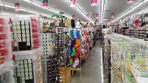Beauty Supply Store «Elim Wig & Beauty Supply», reviews and photos, 4631 N Broadway St, Chicago, IL 60640, USA