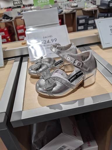 Shoe Store «DSW Designer Shoe Warehouse», reviews and photos, 8506 E 71st St, Tulsa, OK 74133, USA