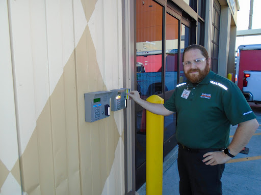 Truck Rental Agency «U-Haul Moving & Storage of Chatsworth», reviews and photos, 21326 Devonshire St, Chatsworth, CA 91311, USA