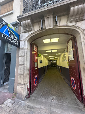 Auto Pyramide - Motrio à Issy-les-Moulineaux