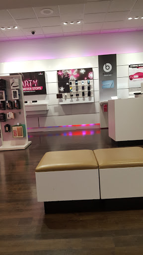 Cell Phone Store «T-Mobile», reviews and photos, 25823 US-290 C, Cypress, TX 77429, USA