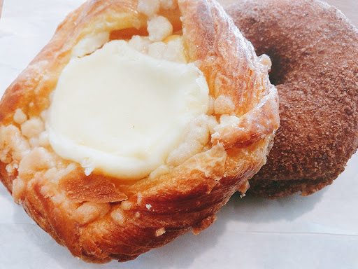 Donut Shop «Broadway Donuts», reviews and photos, 1200 E Broadway, Long Beach, CA 90802, USA