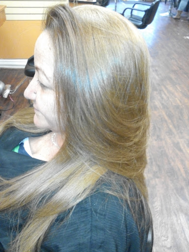 Beauty Salon «El Pueblo Dominican Hair Salon», reviews and photos, 270 S 52nd St, Philadelphia, PA 19139, USA