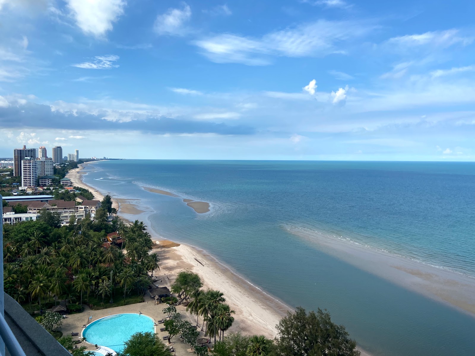 Regent Cha-Am Beach'in fotoğrafı ve yerleşim