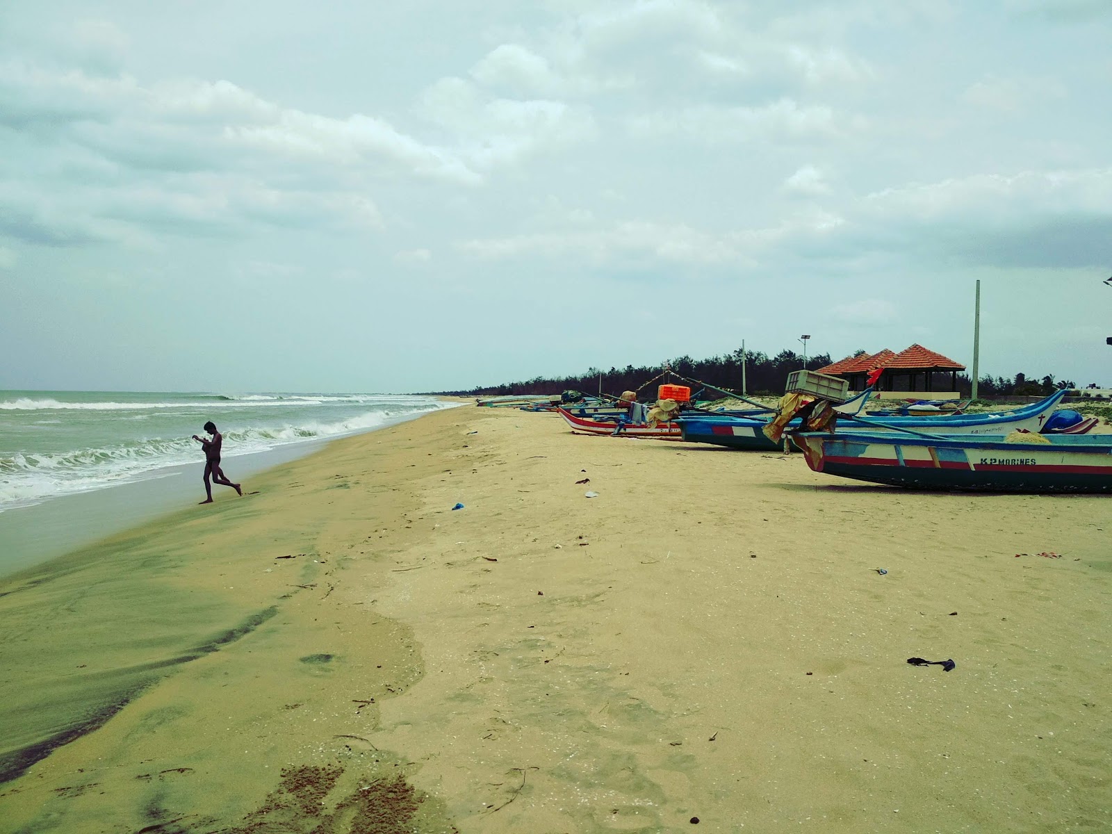 Fotografie cu Ramathirdamu Beach - locul popular printre cunoscătorii de relaxare