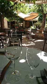 Atmosphère du Restaurant français La Terrasse Des Cigales à Mérindol - n°8