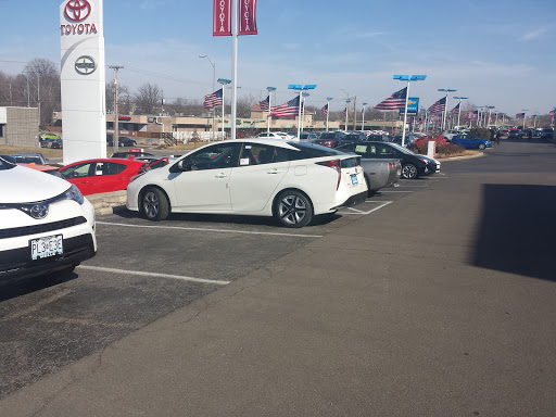 Toyota Dealer «Molle Toyota», reviews and photos, 601 W 103rd St, Kansas City, MO 64114, USA