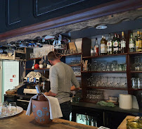 Atmosphère du Restaurant français Le Restaurant Bar à Vin Caviste de Chames à Vallon-Pont-d'Arc - n°6