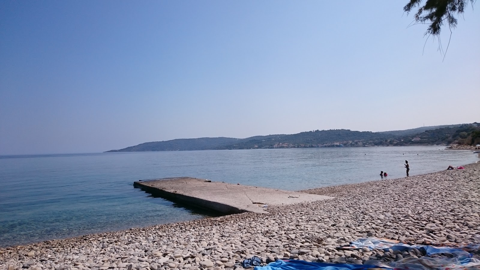 Foto van Agios Emilianos met blauw puur water oppervlakte