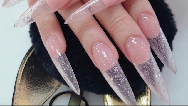 Maxx Crystal Nails