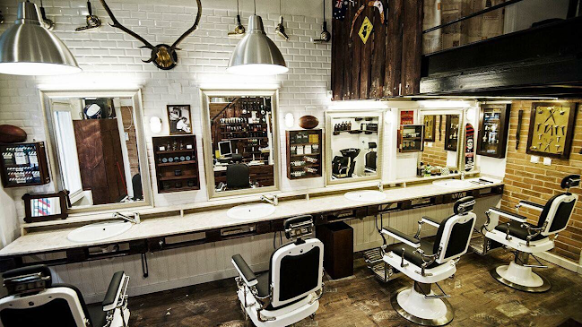 Budapest Barber Shop Holló