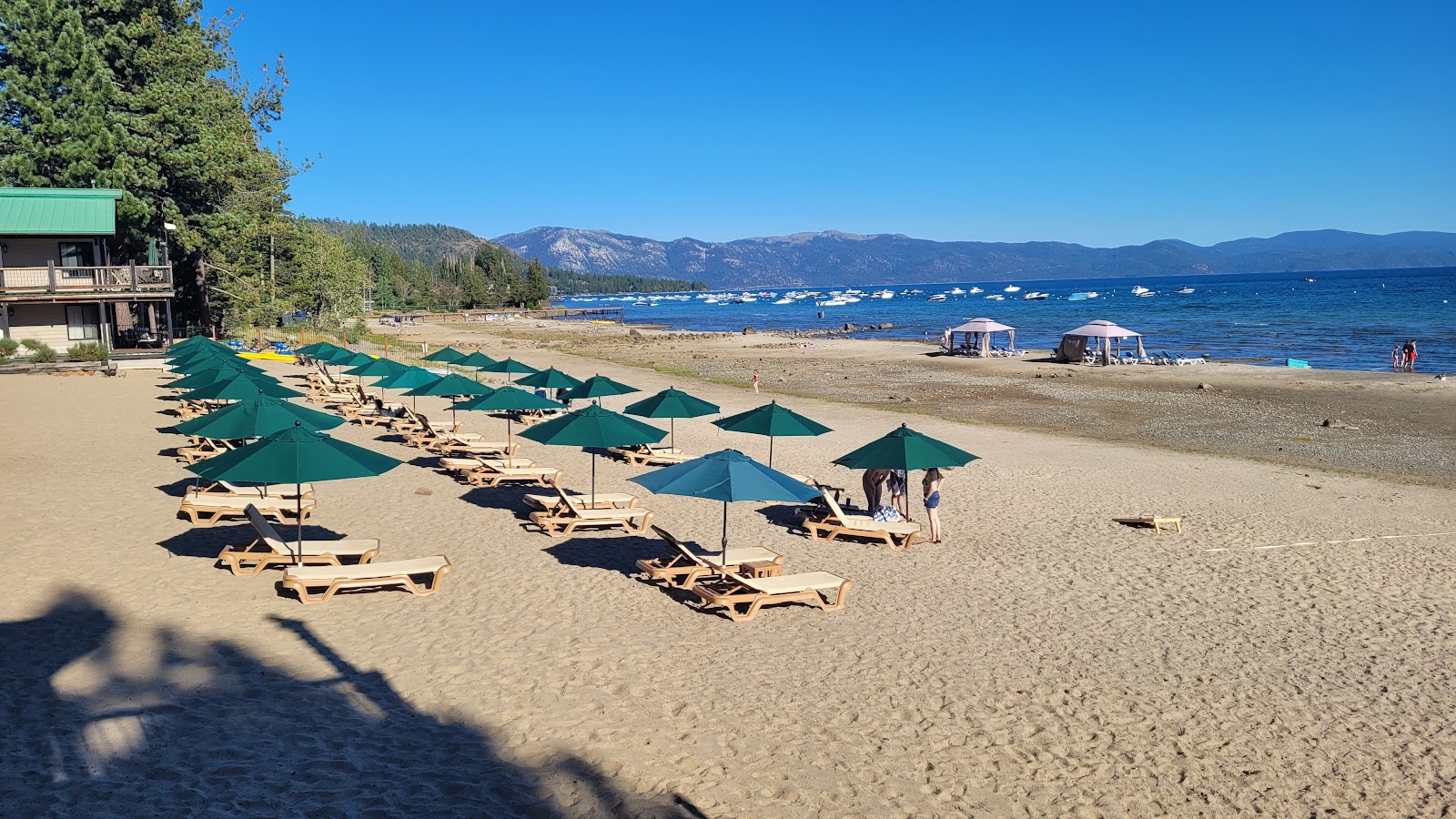 Fotografie cu Sandy Beach - locul popular printre cunoscătorii de relaxare