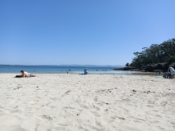 Foto di Abrahams Bosom Beach circondato da montagne