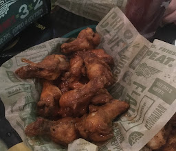 Wingstop Plaza Qú photo