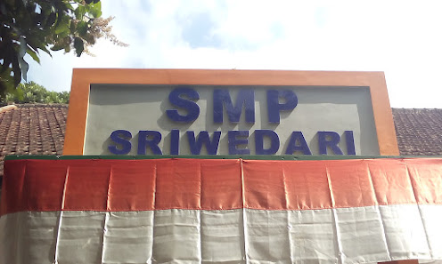 Semua - Sekolah Menengah Pertama Sriwedari Malang