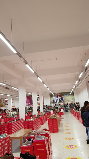 Lojas para comprar sapatos de fiação feminina Oporto