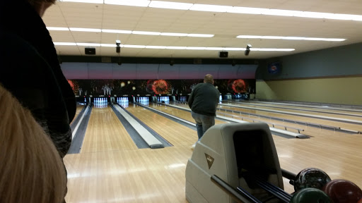Bowling Alley «Kingston Lanes Bowling and Sports Lounge», reviews and photos, 1330 S Eastwood Dr, Woodstock, IL 60098, USA