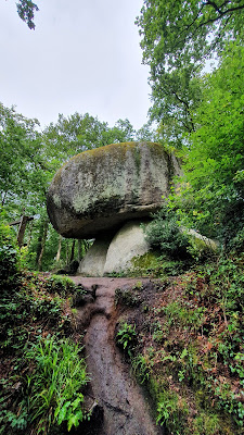Parking du Champignon à Huelgoat