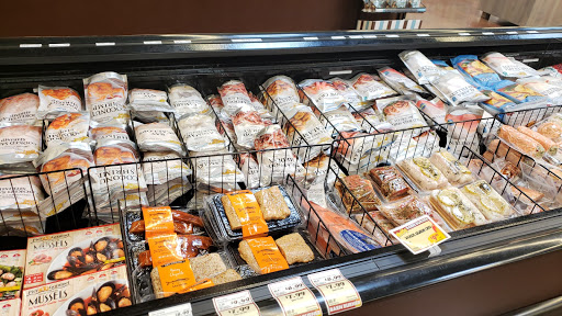 Grocery Store «Fresh Thyme Farmers Market- Bloomington IN», reviews and photos, 3600 W 3rd St, Bloomington, IN 47404, USA