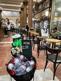 Atmosphère du Restaurant servant le petit-déjeuner Starbucks à Paris - n°16