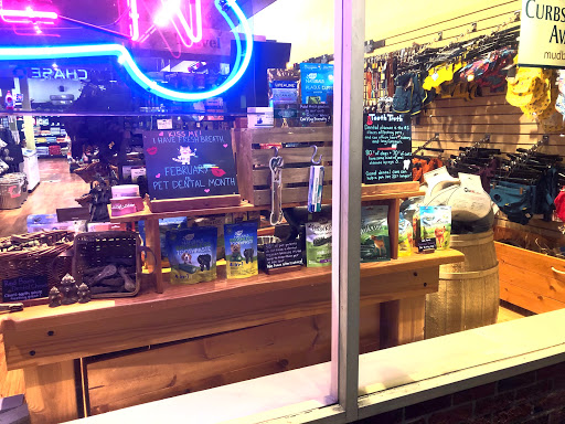 Pet Supply Store «Mud Bay», reviews and photos, 2611 California Ave SW, Seattle, WA 98116, USA