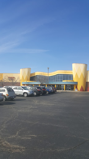 Movie Theater «Wehrenberg Theatres St. Charles Stadium 18 Cine», reviews and photos, 1830 S 1st Capitol Dr, St Charles, MO 63303, USA