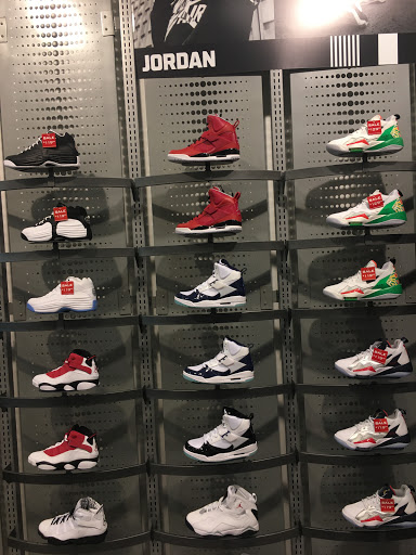 Shoe Store «Famous Footwear», reviews and photos, 2018 S Commons, Federal Way, WA 98003, USA